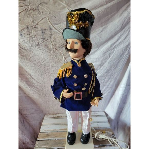 Telco soldier as is motion at Xmas decor - Picture 1 of 8